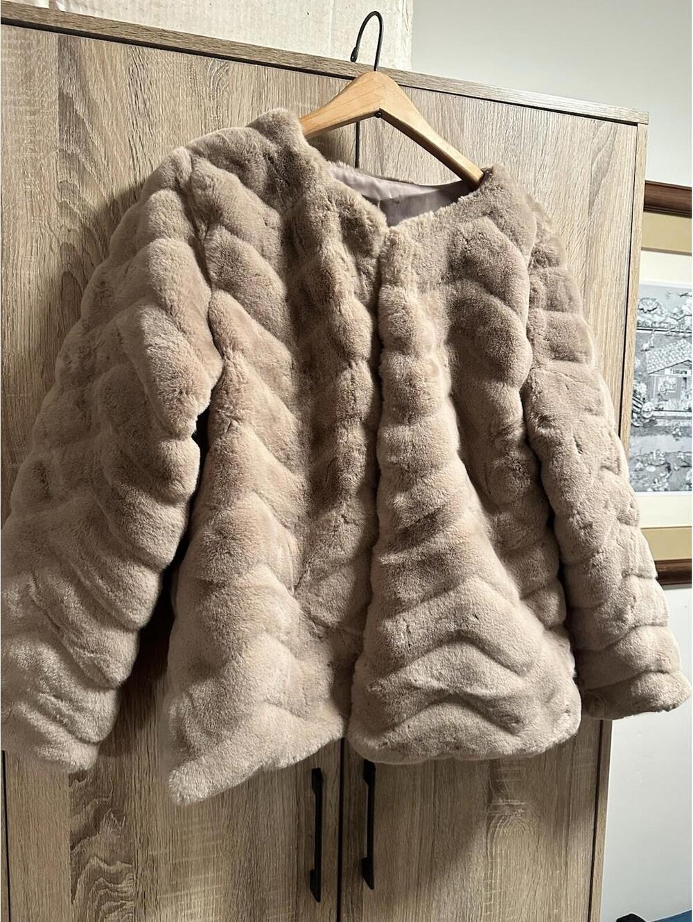Cozy Chic Vintage Beige Faux Fur Jacket Hook Closure